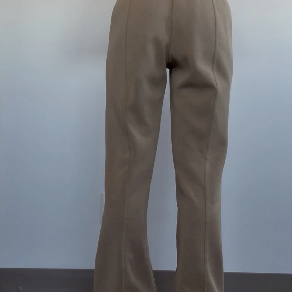 Lululemon Camel High-Waisted Pants - Picture 4 of 9